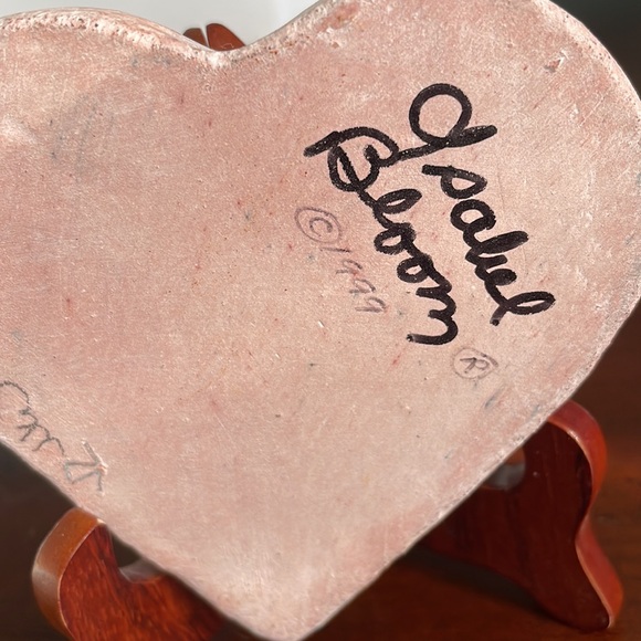 Isabel Bloom heart, light pink color with lattice and roses, 4”X4,” from 1999 - Picture 3 of 4